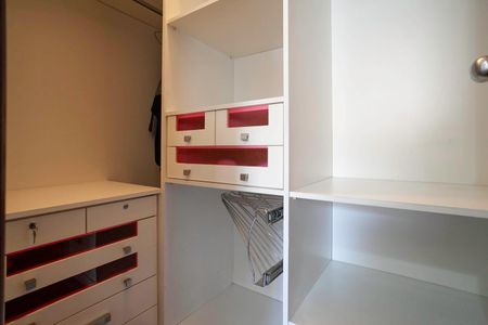 Casa para alugar com 678m², 5 quartos e 6 vagasCloset da suíte 4