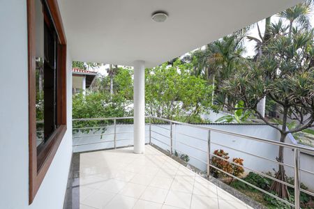 Casa para alugar com 678m², 5 quartos e 6 vagasVaranda da suíte 2