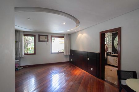 Casa para alugar com 678m², 5 quartos e 6 vagasSuíte 5