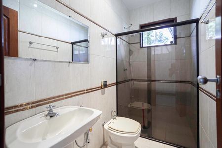 Casa para alugar com 678m², 5 quartos e 6 vagasBanheiro de serviço