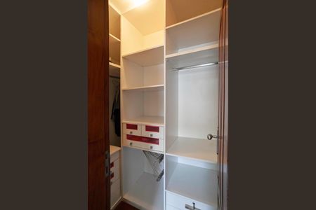 Casa para alugar com 678m², 5 quartos e 6 vagasCloset da suíte 4