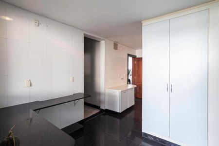 Casa para alugar com 678m², 5 quartos e 6 vagasÁrea de serviço