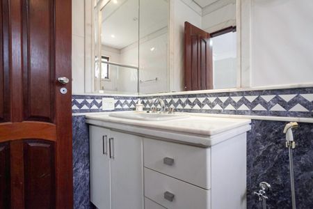 Casa para alugar com 678m², 5 quartos e 6 vagasBanheiro da suíte 4