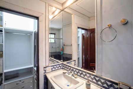 Casa para alugar com 678m², 5 quartos e 6 vagasBanheiro da suíte 3