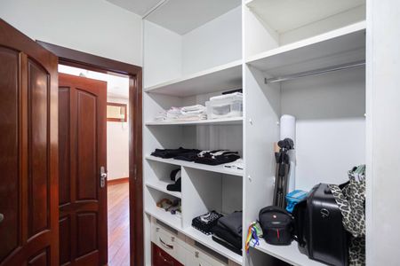 Casa para alugar com 678m², 5 quartos e 6 vagasCloset da suíte 5
