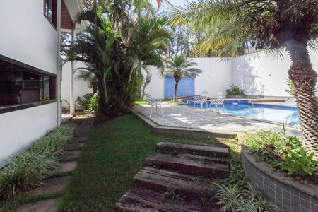 Casa para alugar com 678m², 5 quartos e 6 vagasQuintal