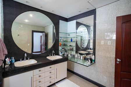 Casa para alugar com 678m², 5 quartos e 6 vagasBanheiro da suíte 5