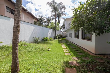 Casa para alugar com 678m², 5 quartos e 6 vagasQuintal