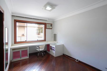 Casa para alugar com 678m², 5 quartos e 6 vagasSuíte 4