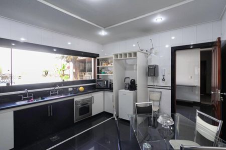 Casa para alugar com 678m², 5 quartos e 6 vagasCozinha