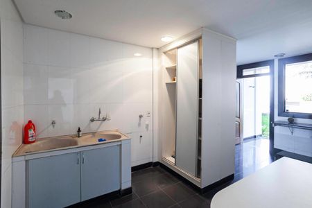 Casa para alugar com 678m², 5 quartos e 6 vagasÁrea de serviço