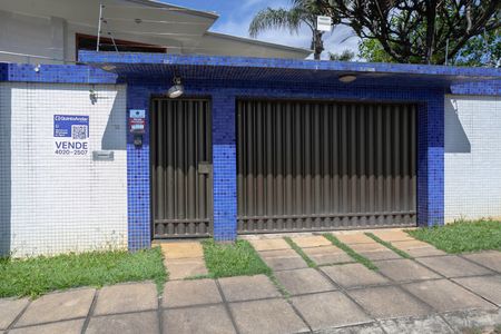 Casa para alugar com 678m², 5 quartos e 6 vagasFachada