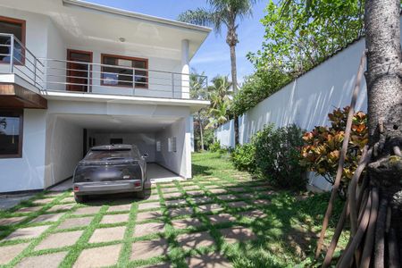 Casa para alugar com 678m², 5 quartos e 6 vagasFachada