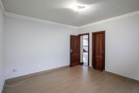 Casa para alugar com 678m², 5 quartos e 6 vagasSuíte 1