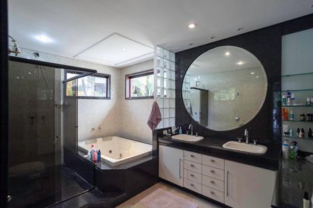 Casa para alugar com 678m², 5 quartos e 6 vagasBanheiro da suíte 5