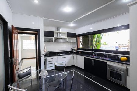 Casa para alugar com 678m², 5 quartos e 6 vagasCozinha