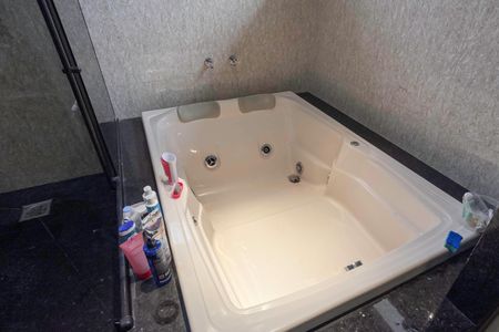 Casa para alugar com 678m², 5 quartos e 6 vagasBanheiro da suíte 5