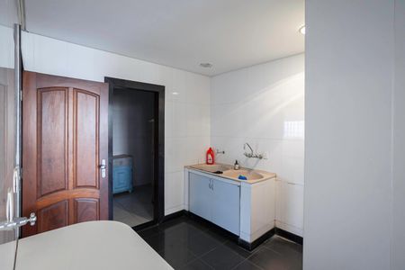 Casa para alugar com 678m², 5 quartos e 6 vagasÁrea de serviço