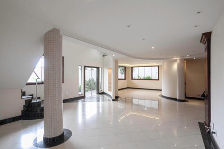 Casa para alugar com 678m², 5 quartos e 6 vagasSala 1