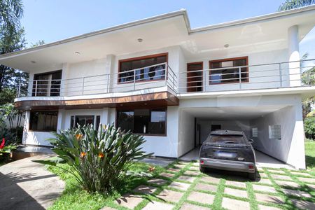 Casa para alugar com 678m², 5 quartos e 6 vagasFachada