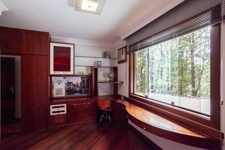 Casa para alugar com 678m², 5 quartos e 6 vagasSuíte 3