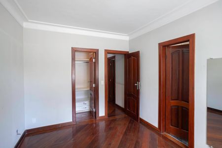 Casa para alugar com 678m², 5 quartos e 6 vagasSuíte 4