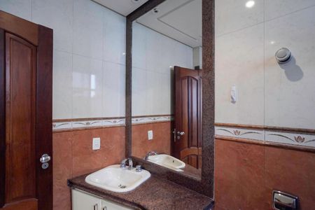 Casa para alugar com 678m², 5 quartos e 6 vagasBanheiro da suíte 1