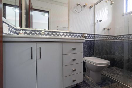 Casa para alugar com 678m², 5 quartos e 6 vagasBanheiro da suíte 4