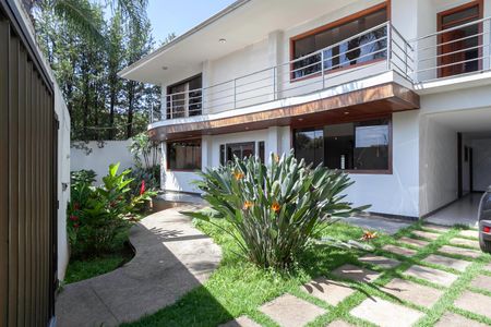 Casa para alugar com 678m², 5 quartos e 6 vagasEntrada