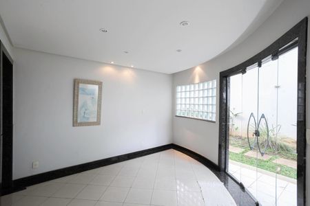 Casa para alugar com 678m², 5 quartos e 6 vagasSala 2