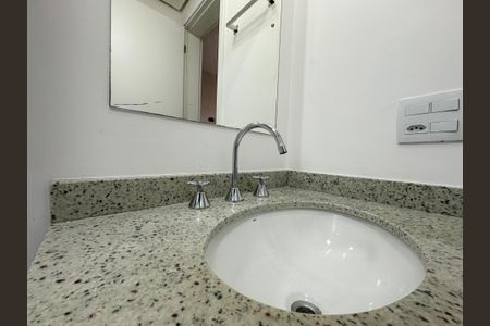 Studio para alugar com 69m², 2 quartos e 1 vaga Studio para alugar com 69m², 2 quartos e 1 vagaBanheiro da suíte