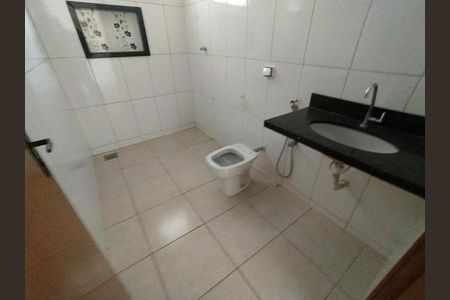 Banheiro de casa para alugar com 2 quartos, 100m² em Novo Mundo, Uberlândia