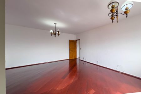 Apartamento à venda com 98m², 2 quartos e 1 vaga Apartamento à venda com 98m², 2 quartos e 1 vagaSala