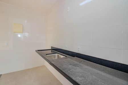 Apartamento para alugar com 44m², 2 quartos e 1 vaga Apartamento para alugar com 44m², 2 quartos e 1 vagaCozinha e Área de Serviço
