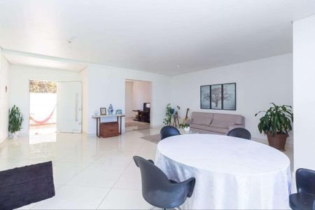 Casa à venda com 4 quartos, 325m² em Estoril, Belo Horizonte