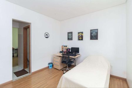 Casa à venda com 4 quartos, 325m² em Estoril, Belo Horizonte