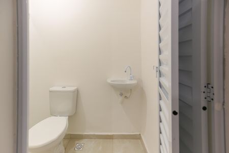 Banheiro de kitnet/studio para alugar com 1 quarto, 21m² em Vila Butantã, São Paulo
