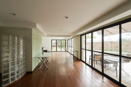 Apartamento à venda com 240m², 3 quartos e 4 vagasSalão de Festas