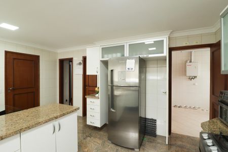 Apartamento à venda com 240m², 3 quartos e 4 vagasCozinha e Área de Serviço