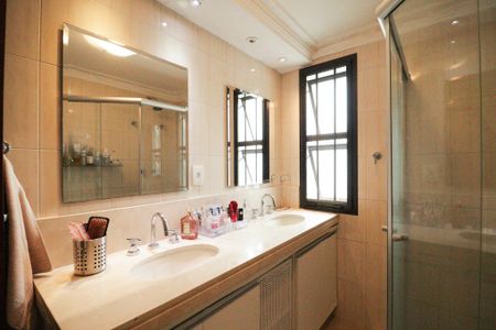 Apartamento à venda com 240m², 3 quartos e 4 vagasBanheiro da Suíte 3