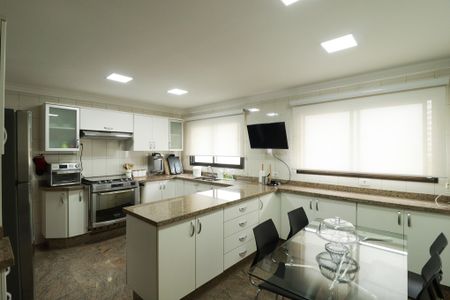 Apartamento à venda com 240m², 3 quartos e 4 vagasCozinha e Área de Serviço