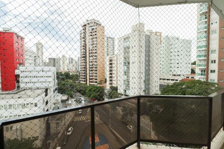 Apartamento à venda com 240m², 3 quartos e 4 vagas Suíte 2