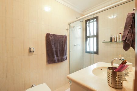 Apartamento à venda com 240m², 3 quartos e 4 vagasBanheiro da Suíte 2