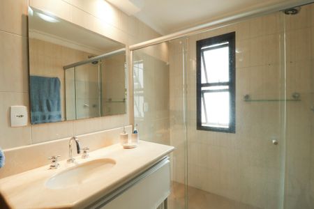 Apartamento à venda com 240m², 3 quartos e 4 vagasBanheiro da Suíte 1