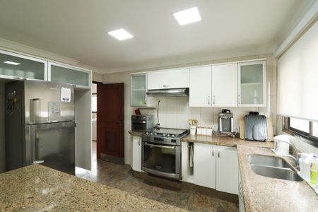 Apartamento à venda com 240m², 3 quartos e 4 vagasCozinha e Área de Serviço