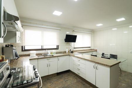 Apartamento à venda com 240m², 3 quartos e 4 vagasCozinha e Área de Serviço