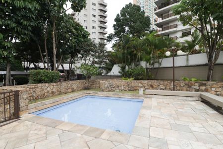 Apartamento à venda com 240m², 3 quartos e 4 vagasCozinha e Área de ServiçoPiscina