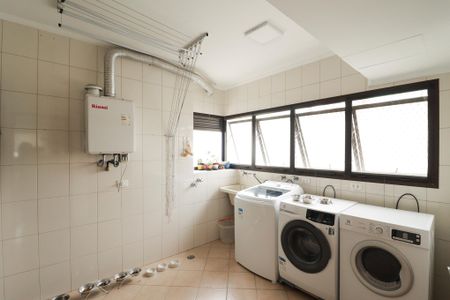 Apartamento à venda com 240m², 3 quartos e 4 vagasCozinha e Área de Serviço