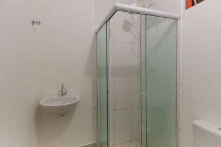 Banheiro de kitnet/studio para alugar com 1 quarto, 18m² em Vila Butantã, São Paulo