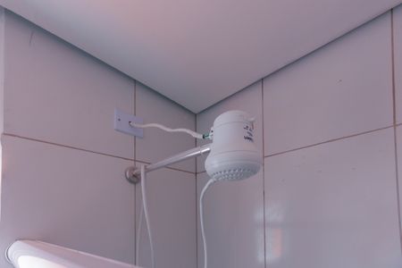 Banheiro de kitnet/studio para alugar com 1 quarto, 21m² em Vila Butantã, São Paulo